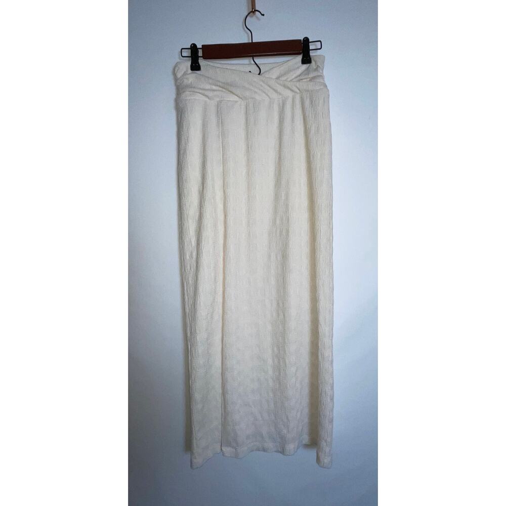 Free People Cream Skirt - Size XS -‎ Offset Slit, Fully Lined, Textured Material